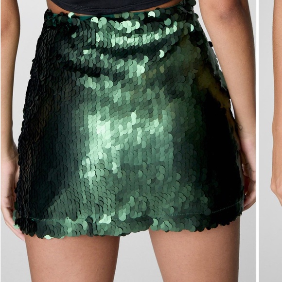 💚 🆕 Nasty Gal Emerald Green Sequin Disc Miniskirt | Size 6 | Party-Ready! - Picture 2 of 5